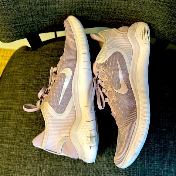 Women’s 2018 Nike Free RN Running Shoe in Elemental Rose/Gunsmoke Size 8.5 - Picture 4 of 10